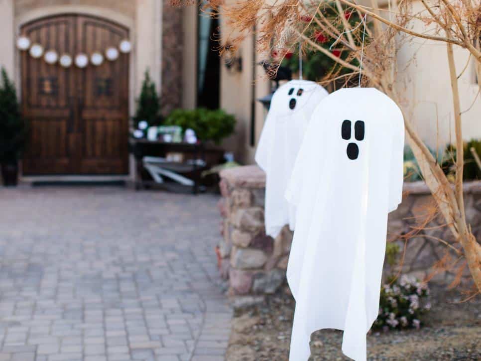 50 Unique Halloween Decorations to Try This Year