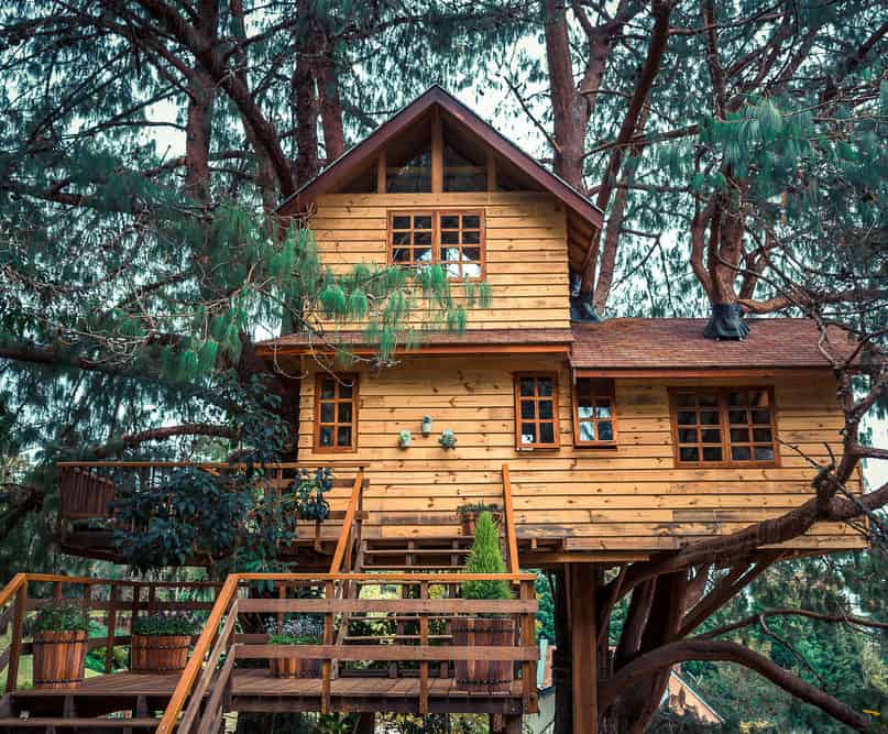 Fun and Creative Accessories for a Treehouse or Playground
