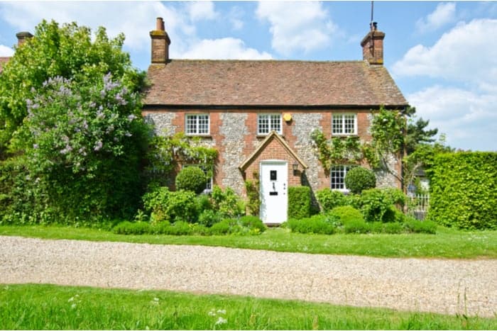 30 Ways to Achieve The English Cottage Look
