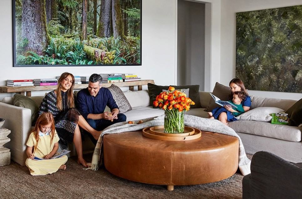 How To Make a Living Room Look Like Jessica Alba’s For Less Than $100