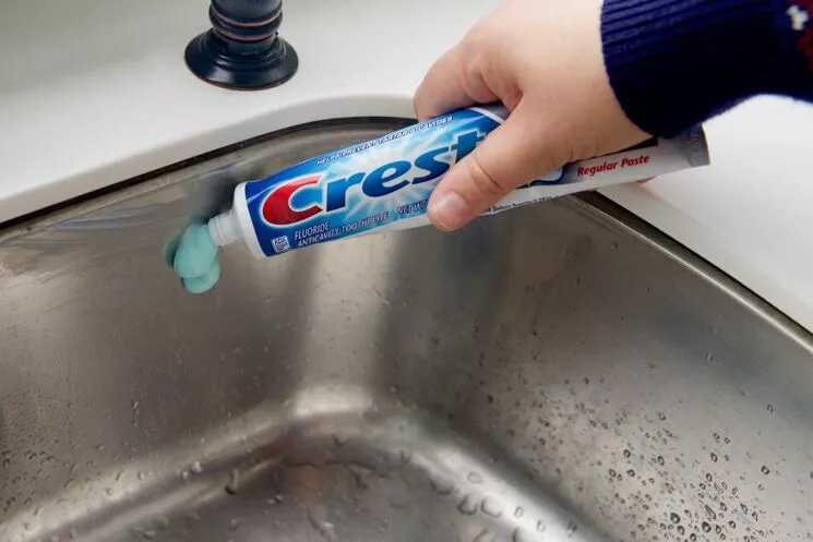 Weird & Unexpected Home Hacks Using Toothpaste